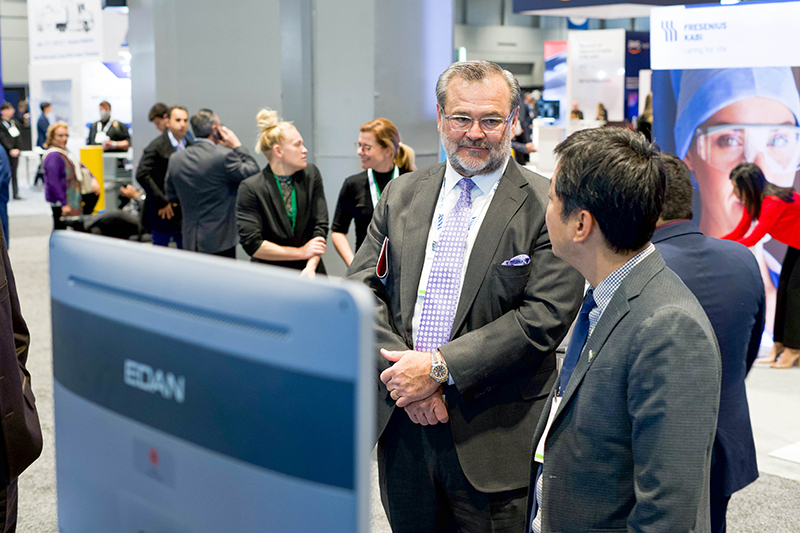 Ray with Clients @ RSNA 2022.jpg