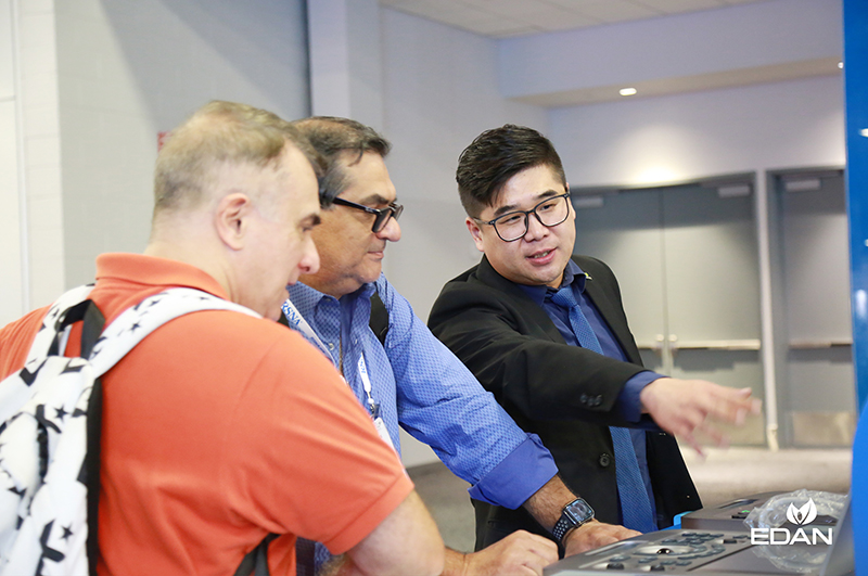 Clients Attracted by the Acclarix AX8 @ FIME 2023.jpg