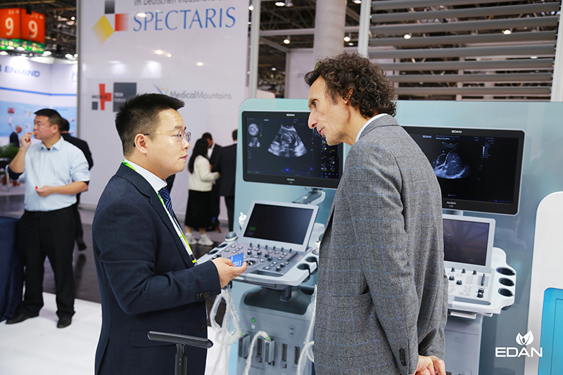 Brain Exchanging Ideas with Clients @ MEDICA 2024.jpg