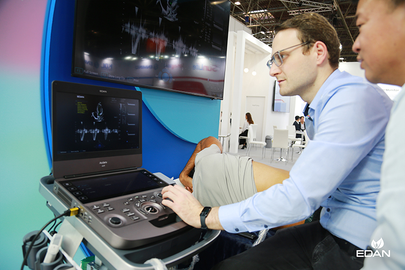 Doctors Using Acclarix AX9 @ MEDICA 2024.jpg
